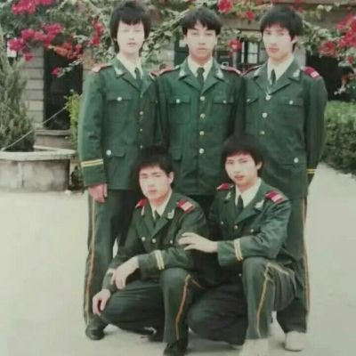 本是后山人 偶作前堂课 醉舞经阁半卷书 坐井话天阔 大志系功名 海斗量福祸 待到囊中羞涩时 怒指乾坤错 欲游三河十万里,伴无共蹉跎 酒杯空 等花落 夜无眠 独高歌 阅遍天下人无数 知音有几个