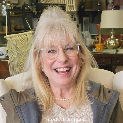 Casino Professional turned writer⏐reader, wife, animal lover ⎸ aging artistically one experience at a time and I'd like to help you do the same.