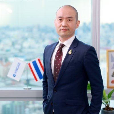 泰国资深法律、投资、移民专家,泰工作20多年,盈科外服泰国分公司董事长,法人股东,国王研究院法律系毕业,苏南达皇家大学公共发展管理学院哲学博士,提供一站式企业解决方案。
