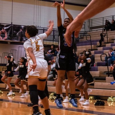 C/0 2026 🎓| 📚🏀⛹🏾♀️ High School: Westlake 💙🤍 4.0 GPA AAU: FBC BounceNation 💙💜🤍 CHI- ATL ✈️ Instagram: Ariana_riley12 NCAA ID: 2204526100
