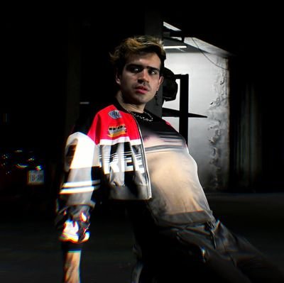Empezando de nuevo, el friki aspirante a streamer que hace cosplay y contenido para adultos en una plataforma azul, más cuidadoso que nunca XD