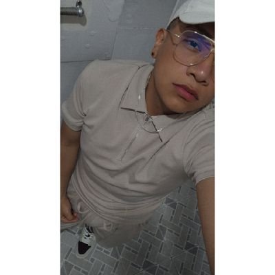 JhosefHugo's profile picture. Soy activo y me encatan los chacales y maduro , Me gustan los chavos mamados y Me encata el ejercicio
