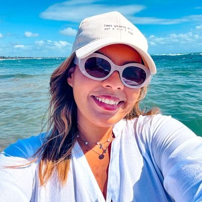 uma mistura de taylor swift, livros e reality show de procedência duvidosa