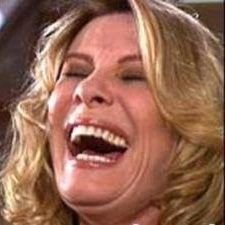 Posso ser doce e gentil,mas não se iluda, pois o pior veneno é aquele que te agrada...