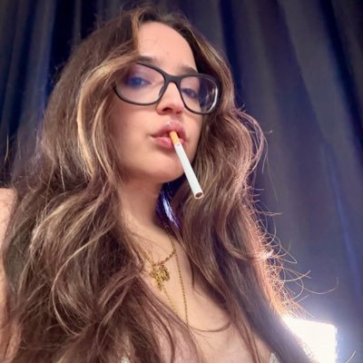 YurinaSF's profile picture. I’m a Marlboro girl 😈🚬. DM 📩 for custom videos.🔥🚬 
https://t.co/s1ZqrQMWGi