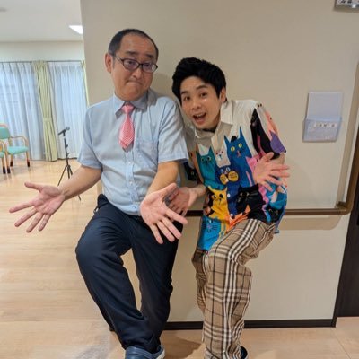 buPwVmxtcF19700's profile picture. お笑いコンビ『トキと課長』です。2025年2月に『トキ』と『課長』で結成しました。上司と部下、歳の差20歳、同じ兵庫県出身のコンビです。みなさんに楽しんでいただける漫才やコントが発表できるようがんばります！よろしくお願いします。50歳からのM-1挑戦。X担当課長