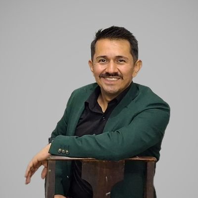 Actor y ahora un pseudostandupero.
Me burlo del mundo, incluido yo mismo!
Oré YeyeO Osún!