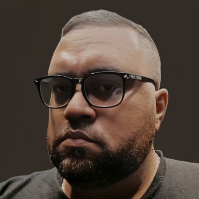 Linha de frente das minhas próprias lutas. 👊Falo sobre Vasco, futebol em geral e MKT esportivo.