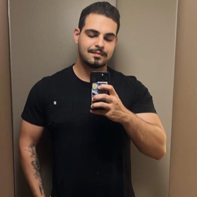 brenostoos's profile picture. 