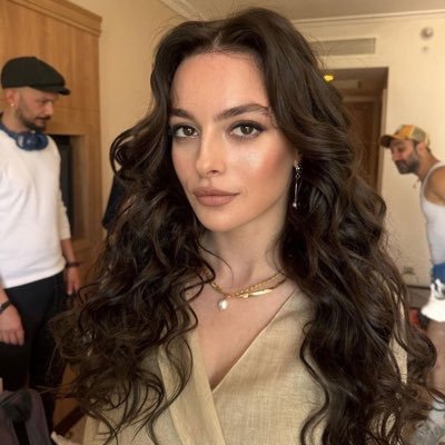 itzlavin_'s profile picture. 