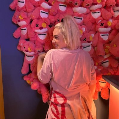 NikkiLambrianos's profile picture. You Only Pass Through This Life Once, You Don't Come Back For An Encore ♥️