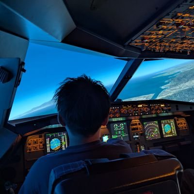 RW22_RW23's profile picture. リトルくん(12歳)の原点は遊覧飛行のホヌに乗った事で飛行機が大好きになりました。飛行機好きになって丸4年、パイロットになるのが夢です。最近殺陣を習い始めて、色々な技に挑戦中です。リトルくんの母上業をし、元保育士です。