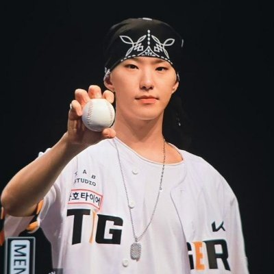 venezolansimp's profile picture. Donde la locura pasa (me pongo fanática de mis favoritos)

no 100% activa, pero respondo mensajes