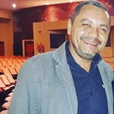 Em busca de equilíbrio e paz.🦉⏳
Defensor SUS. Esquerdista. Amante de gatos, crianças, livros, artesanato, cinema, fotografia e boa música.