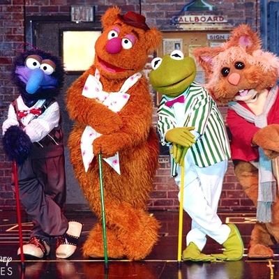 Amo los 80s. Películas, caricaturas, autos, telenovelero de los 80, 90 y 2000. Un gusto especial por la música incidental de telenovelas retro.
