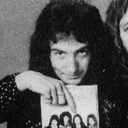 #1 Queen enjoyer and John deacon enthusiast | artist | #queentwt #bowietwt #beatlestwt | fly the moon and reach for the stars | https://t.co/wIHIbXiD0W