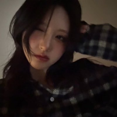 techgirlyz's profile picture. ciência da computação 2025.1, amante de matemática e aprendiz de uns idiomas (fluente: 🇧🇷🇬🇧 aprendendo: 🇪🇸🇯🇵🇨🇳)
