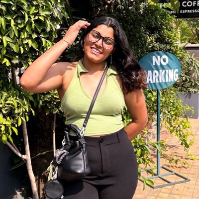 aao sakhi, trauma dump kare 🥰🫶🏼 memes | relatable | us behen moments✨ 💌: harshitasaratkarwork@gmail.com