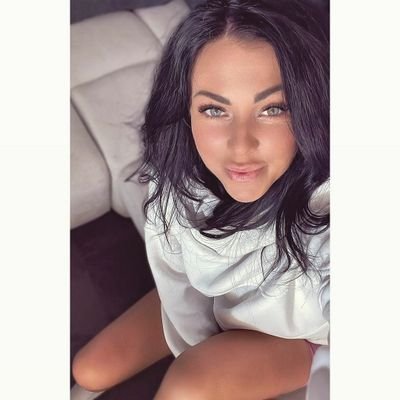 I am Tracy Jefferson and this is my only account. Any other account with less than 20k followers posing to be me is not me.. Kindly report andblock. Thank You区