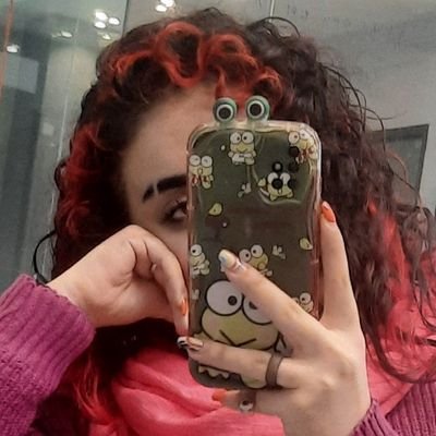 mary94741437's profile picture. همون همکلاسیه که هیچ وقت درس نمیخوند 🤷🏻‍♀️
