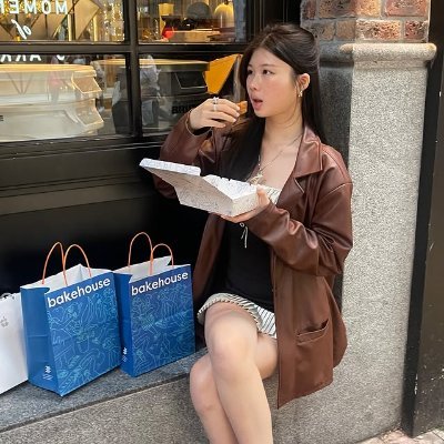 junitaangelinee's profile picture. 