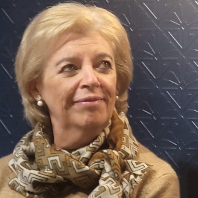 Poeta y narradora hispalense. Desde 1976 en la poesía. Premios Ricardo
Molina, Leonor, Tiflos, M.Alcántara, Valencia, Hnos. Machado.
Premio Dama de Baza 2024.