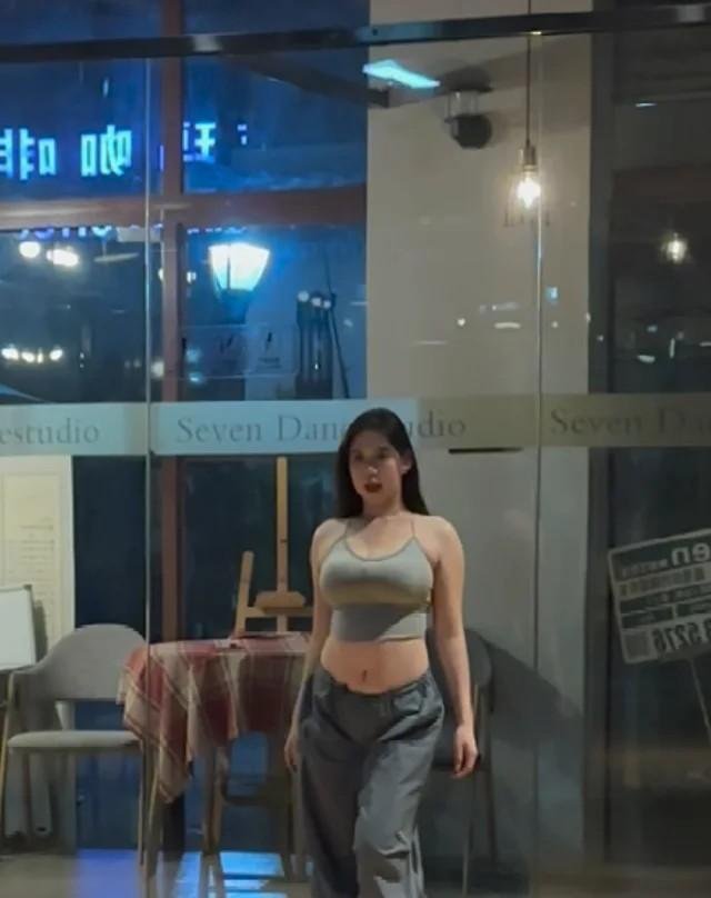 KatelynJ58657's profile picture. 宝宝只聊同城哦，我的大号@c24ndeportes，非诚勿扰