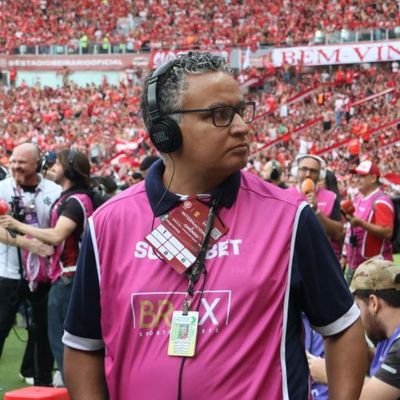 *Repórter Esportivo na Rádio Progresso de Ijuí( @RadioProgresso );
*Prêmio Press 2014;
*Setorista do E.C. São Luiz desde 2013;
⚽️🎤📻🎙21 anos(15/09/2003).