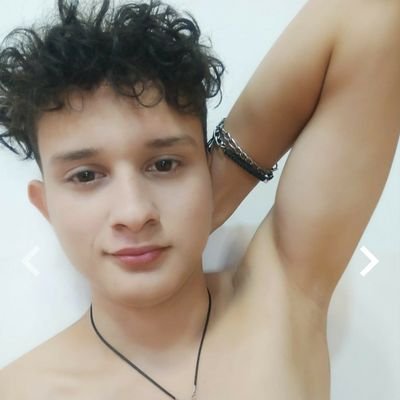 Akim36774663's profile picture. 18 anos . 169 altura , educado . descomplicado e Passivo . adoro caras mais velhos Ativos 🍆😋 não vendo packs ,, apenas diversão .