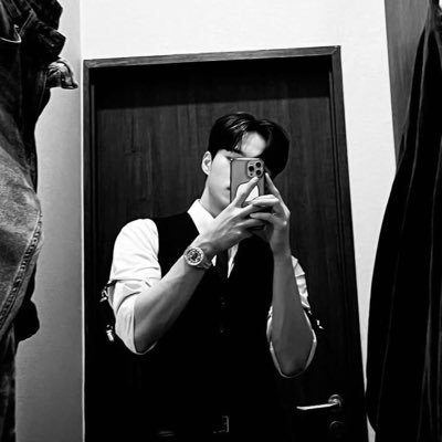 ❲ 𝐌𝐕𝐑𝐏 ❳ ヽ 2001: The most charming maknae of 𝐖𝐄𝐢! 彼のエネルギー & enchanted visual as main character, can't deny about his talent, 名前付き: 𝐊𝐢𝐦 𝐉𝐮𝐧𝐬𝐞𝐨.