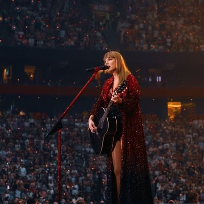 Im sexy and Im kind, Im pretty when I cry.
una chica escrita por taylor swift.
sheerio💋 11/11🇦🇷🧉