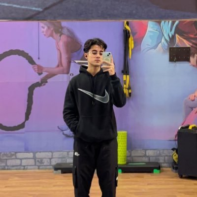 hypevarun's profile picture. 