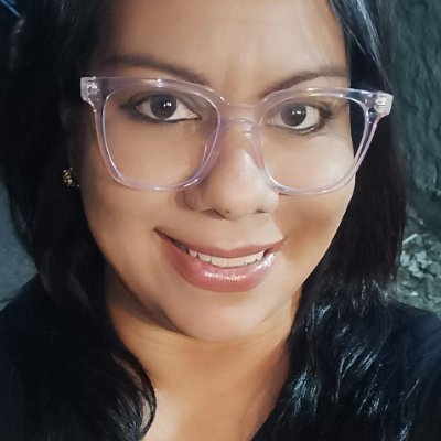 Aprendiz de Escrilia✒️📚
Amo los gatos🐱
Autora independiente en Amazon, Buenovela y Dreame 🤗❤️
Mi segunda pasión, el canto🧑🎤