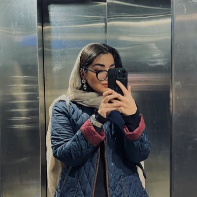 اینجا اتاق درمان نیست؛ تنها مینویسم تا شاید از ردپایی که افکارم در این صفحه به جا میگذارند، نوری روشن شود.