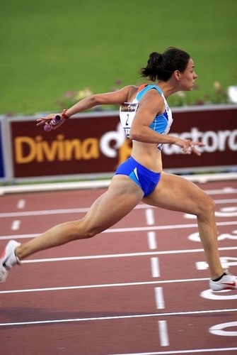 Profesora de EF. Ex atleta internacional de 60, 100 y 4x100. 
Licenciada en CCAFD y máster en educación. Estudiante de Psicología.