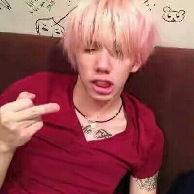 — weirdo cosplay; gyaru; rokku; 2nd Stan: wota trash; get wild, be sexy — @caecum_jp ♡ ྀ