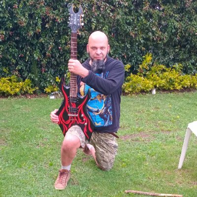 Rolo, paisa y costeño. Ingeniero electrónico unal. Arquitecto #Java ☕️ . Músico 🎸 . Hotelero 🏝. #PalestinaLibre