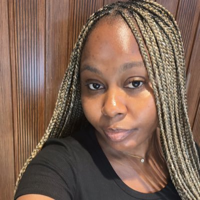 sophieiliya's profile picture. Be still🫧💝 skincare enthusiast. first B.A French language , customer care representative, working towards being a Medical Aesthetician 🫧🫧 I sell perfumes🛍