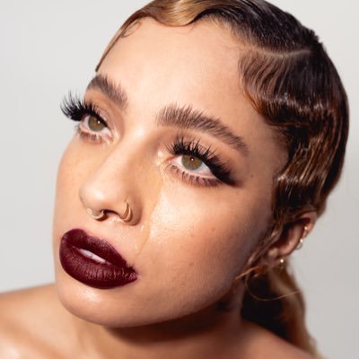 Kiana Ledé ✂️🩸 Profile