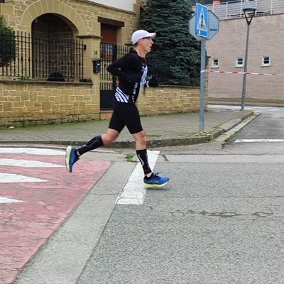 Runner disfrutón de mis amigos.
19.42 en 5K
42'en 10K
1:34 en 21,097
3:33 en Maratón.
Socio de Sociedad Deportiva Logroñés, que nadie nos quite nuestro sueño