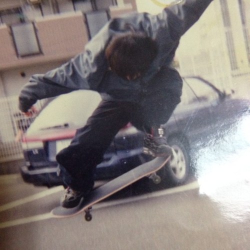 debusukemetabo's profile picture. 昼はスケボーをしまくり、夜はスケボーのビデオを見て勉強会の毎日だったあの日から早10年…今ではめったに滑らないメタボなスケーターに成り下がりました。そんなメタボが、現代っ子スケーターが知らないような昔ながらのレア情報を発信していきたいと思いまーす！ちなみにグーフィーです。