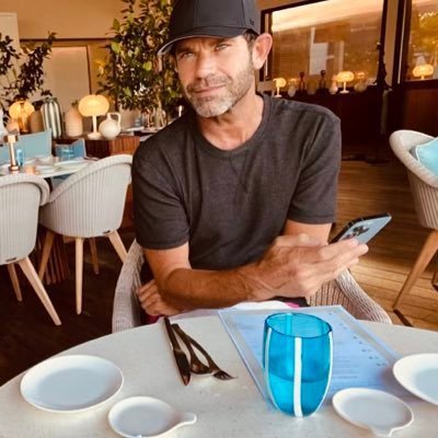 derekiwall's profile picture. 5x founder