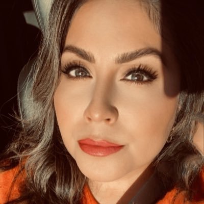vdeveronica1's profile picture. Experienced 1st-5th grade educator. 📈🎖️