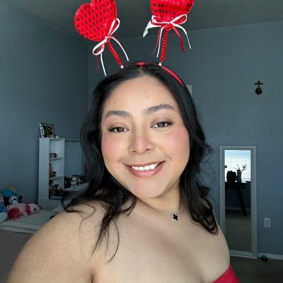 itzelsantiago20's profile picture. umm what should I write on here ¿