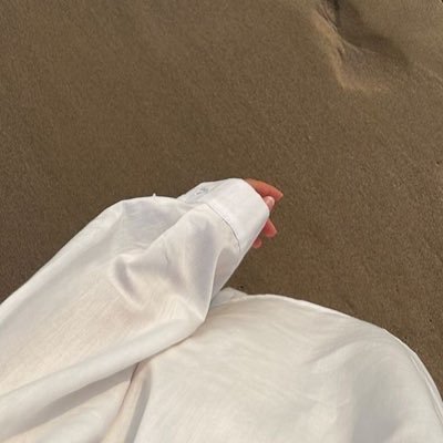 منْ توَسّع قَلّبه بِحّبْ ( الله ) تَعالى ، تَوسَعت لِهٌ قٌلوب النَاس بـ : المَحَبه ~~