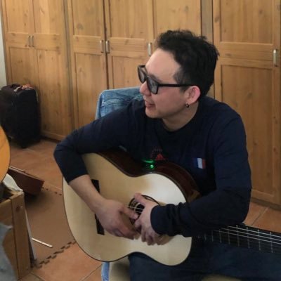 Gipsy kingsで有名な音楽ジャンルであるジプシールンバを歌っています🎸🎤#gipsyrumba #ジプシールンバ #南フランス #SaintesMariesdelaMer