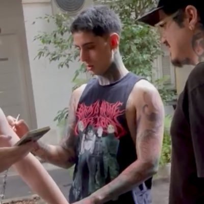 lvl 29 - estudante de desenho e um péssimo guitarrista
