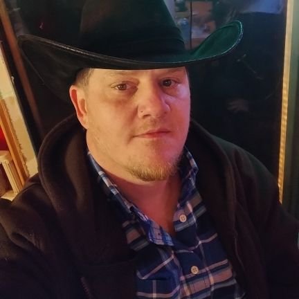 krisholt39's profile picture. Single