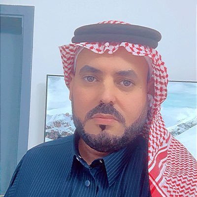 بكالوريوس في إدارة الأعمال، دبلوم في العلاقات الدولية، حاصل على دورات في التميز الوظيفي، يمتلك خبرات إدارية، حاصل على دورة في الأيزو، ودورات في إدارة المشاريع