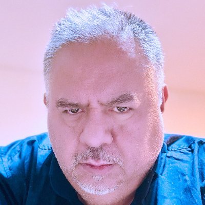 Productor Ejecutivo de los Fans Choice Awards®, Showcase® y el Día del Fan®, más de 40 años en la industria del entretenimiento y los medios de comunicación.